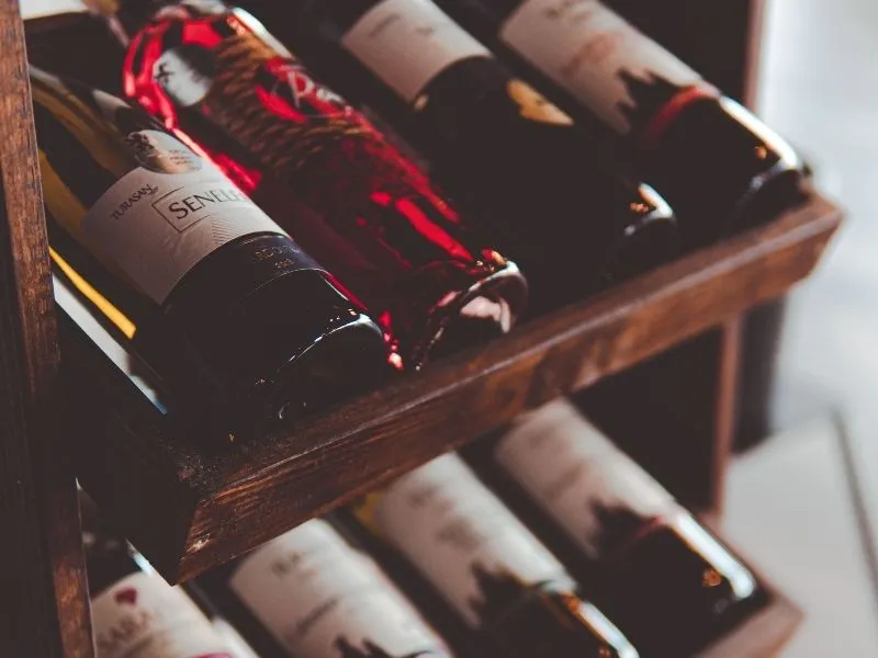 HOW MANY BOTTLES IN A CASE OF WINE? (EXPLAINED)